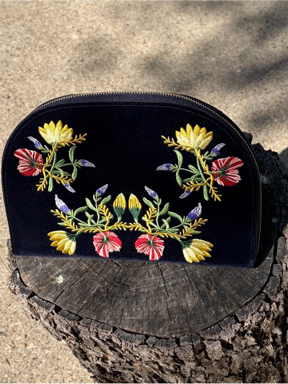 WOLF Navy Velvet Embroidered Floral Jewelry case in Navy NWOT